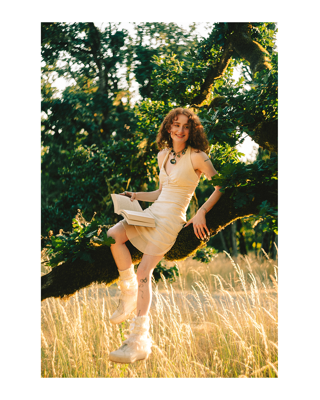 Emotive Creative Portraits of Twin Sisters at Golden Hour — photograph 4 of 20